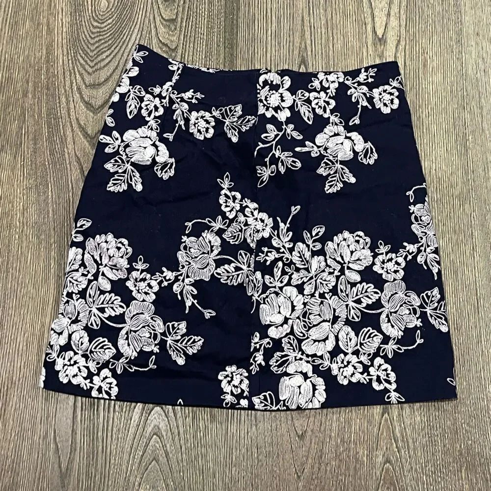 Talbots Pencil Mini Skirt Floral Pul-On Zip Back Cotton Blend Navy White Size 6P